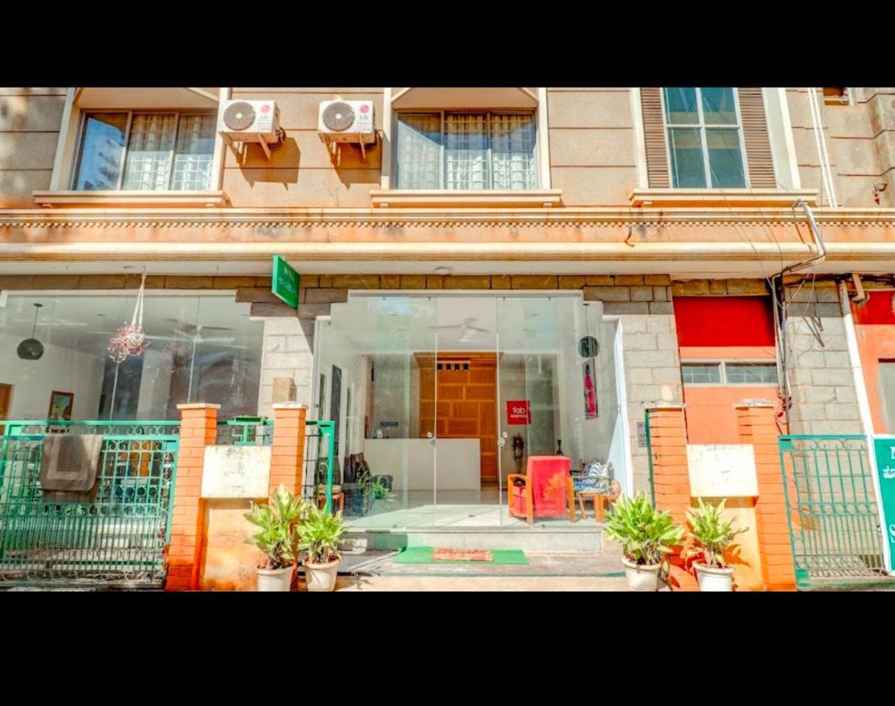 Hotel Sri Sathya Sai Bengalúr Exteriér fotografie